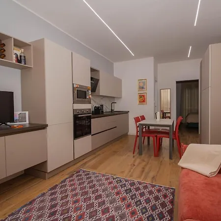 Casa Tatattoli, Metro Турин